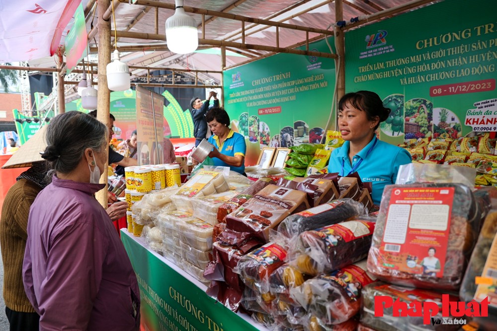 Triển lãm OCOP làng nghề 2023 huyện Ứng Hòa chào mừng huyện đạt chuẩn Nông thôn mới