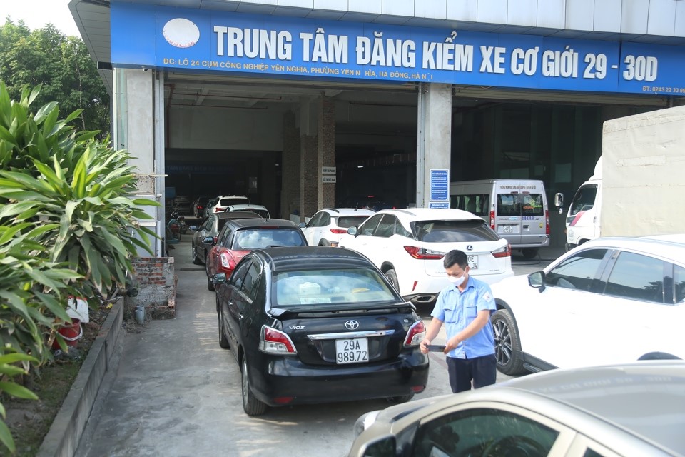 Người d&acirc;n mất khoảng 2 đến 3 giờ đồng hồ để c&oacute; thể đăng kiểm được phương tiện.