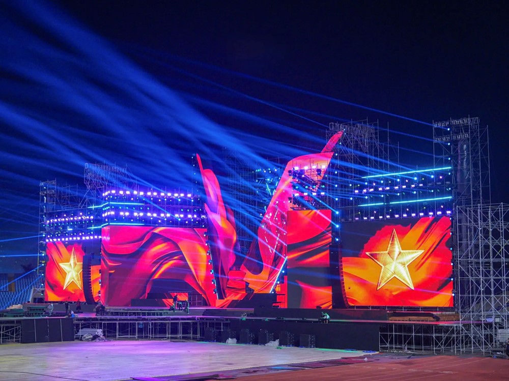 Bên trong sân khấu của concert quốc gia "Tổ quốc trong tim" - ảnh 8