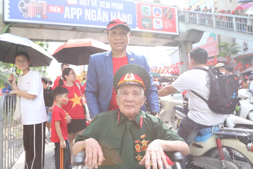 Người dân hạnh phúc, tự hào và biết ơn khi xem A80 - ảnh 2