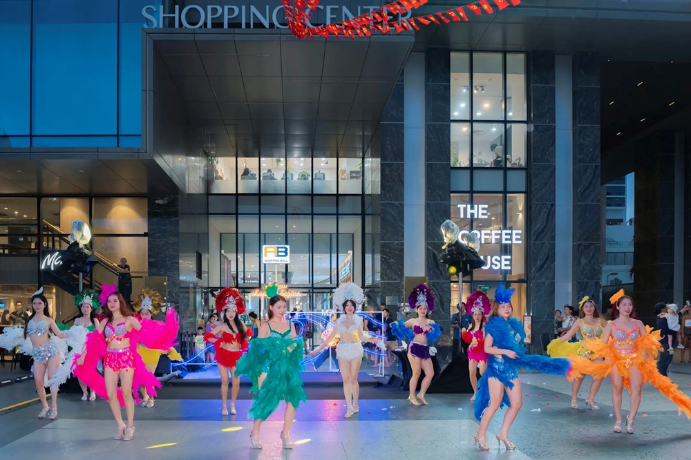 Du lịch Khánh Hòa đạt doanh thu gần 1.000 tỷ đồng dịp lễ 2/9 - ảnh 2