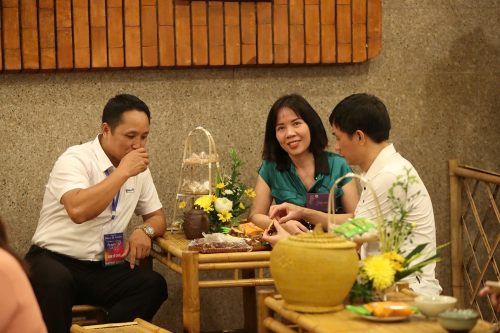 Chương trình “Ơn nghĩa sinh thành 2025”: đại biểu, khán giả hào hứng trải nghiệm “Không gian trở về bên mẹ” - ảnh 4