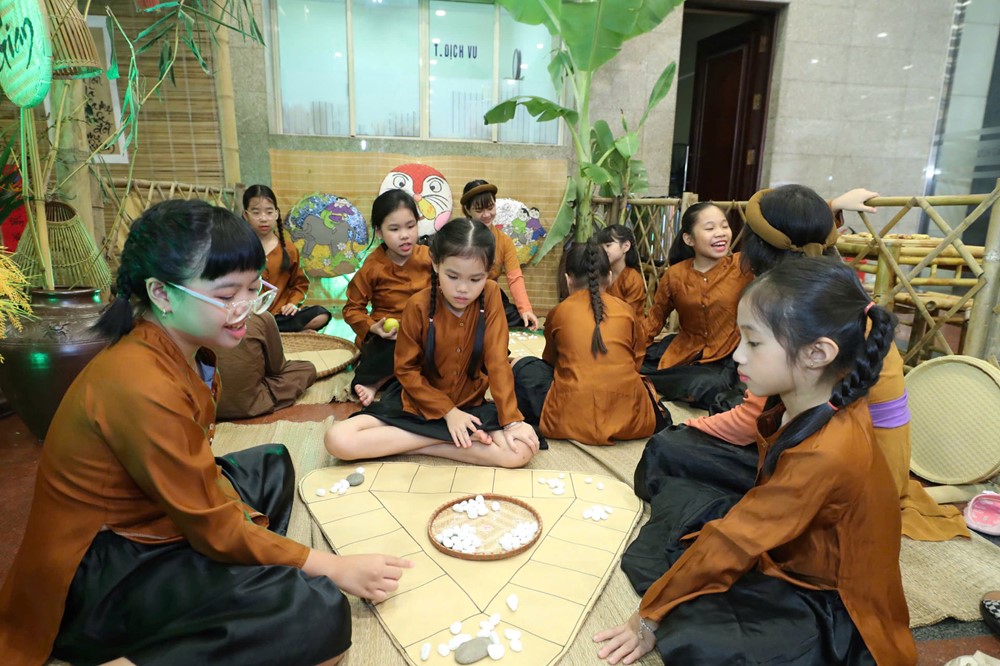 Chương trình “Ơn nghĩa sinh thành 2025”: đại biểu, khán giả hào hứng trải nghiệm “Không gian trở về bên mẹ” - ảnh 7