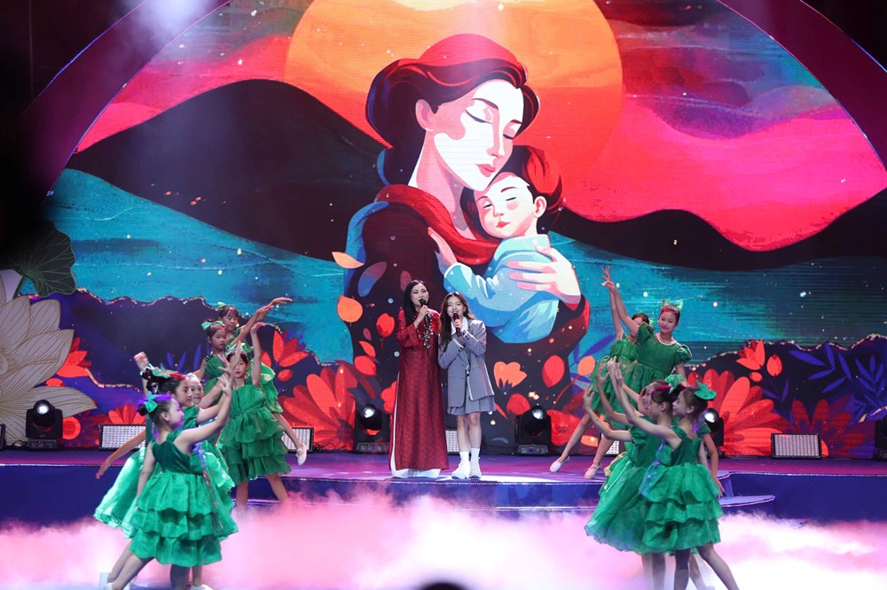 Hình ảnh 14 Chương trình nghệ thuật đặc biệt “Ơn nghĩa sinh thành 2025”: lan tỏa thông điệp yêu thương, giá trị đạo hiếu - ảnh 14