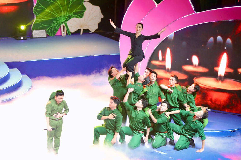 Hình ảnh 15 Chương trình nghệ thuật đặc biệt “Ơn nghĩa sinh thành 2025”: lan tỏa thông điệp yêu thương, giá trị đạo hiếu - ảnh 15