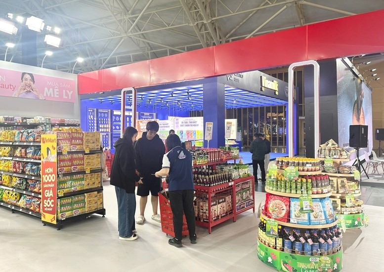 Đông đảo người dân đổ về Hội chợ mùa Thu ngày đầu mở cửa- Ảnh 3.