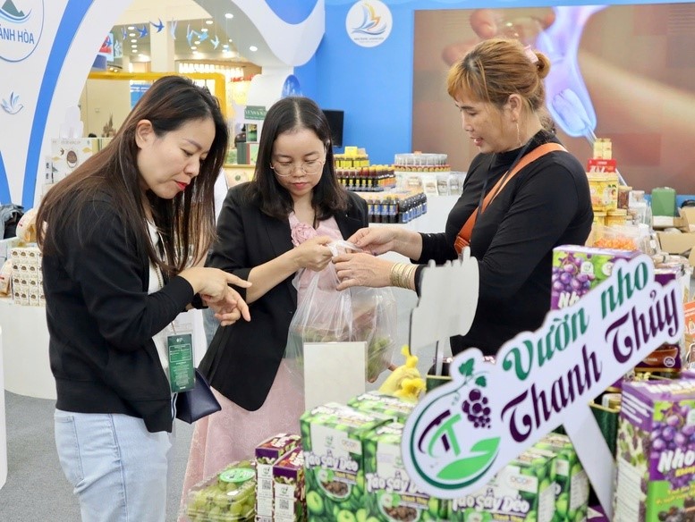 Đông đảo người dân đổ về Hội chợ mùa Thu ngày đầu mở cửa- Ảnh 6.