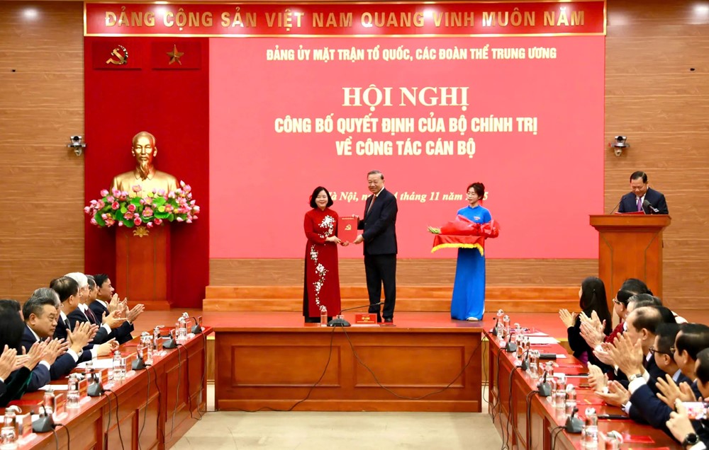 Đồng chí Bùi Thị Minh Hoài giữ chức Bí thư Đảng ủy MTTQ, các đoàn thể Trung ương - ảnh 1