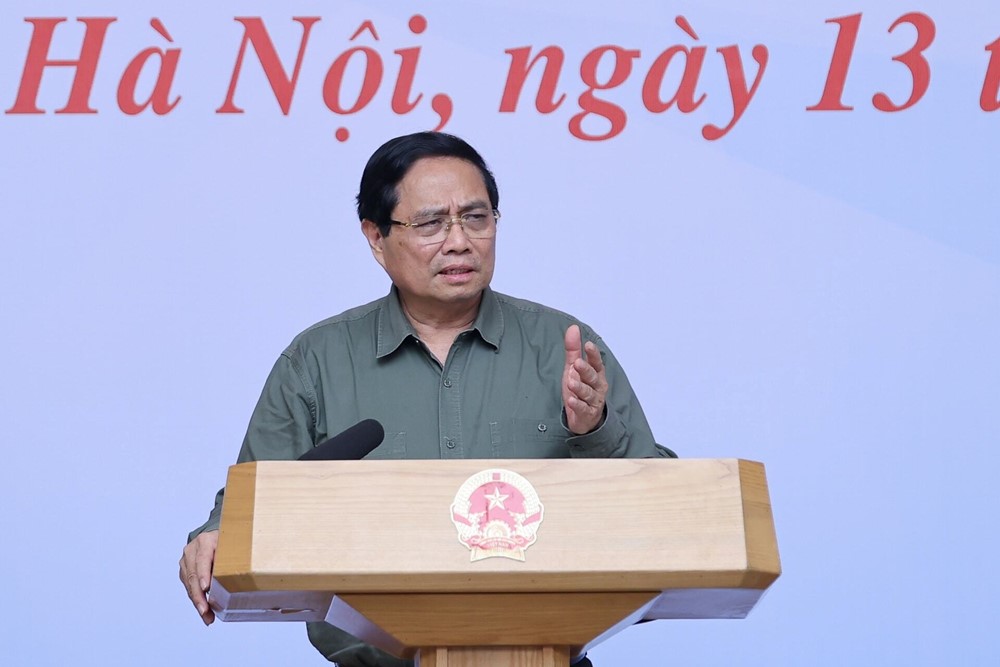 Thủ tướng: Khẩn trương xây dựng lại 1.900 nhà sập đổ, 67.000 nhà tốc mái cho đồng bào miền Trung- Ảnh 1.