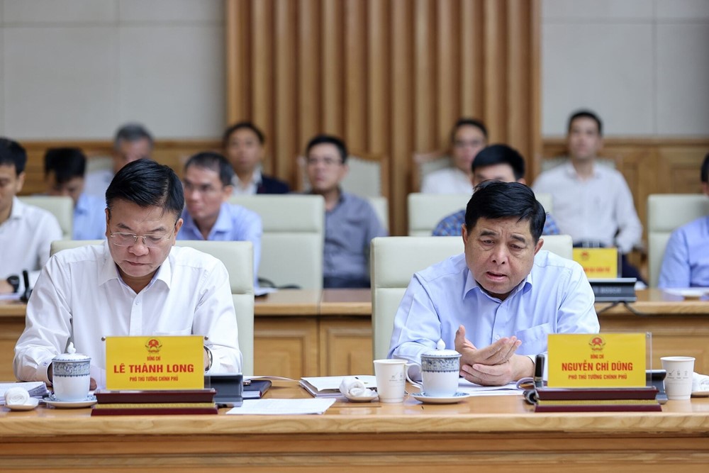 Thủ tướng: Khẩn trương xây dựng lại 1.900 nhà sập đổ, 67.000 nhà tốc mái cho đồng bào miền Trung- Ảnh 3.