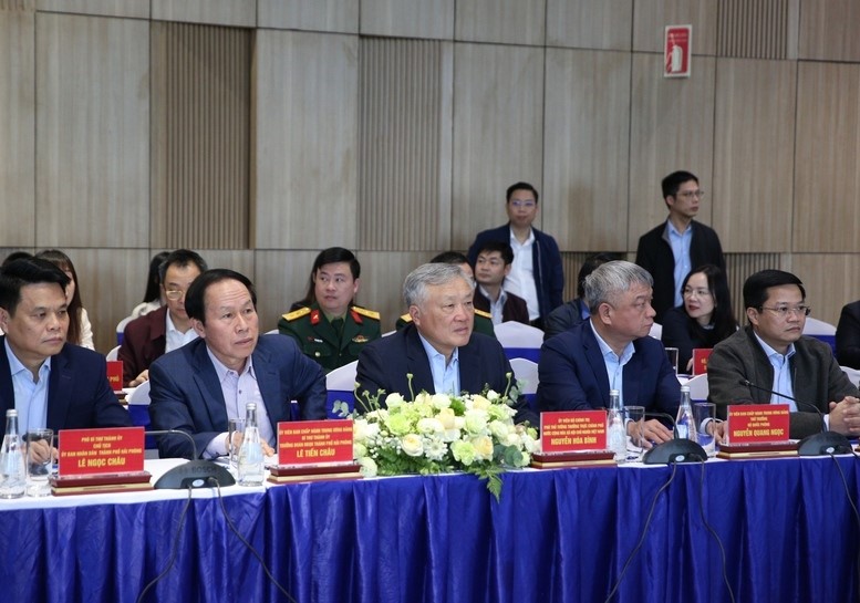 Phó Thủ tướng Thường trực Nguyễn Hòa Bình thăm Công ty VinFast - Ảnh 5. Phó Thủ tướng Thường trực Nguyễn Hòa Bình thăm Công ty VinFast - Ảnh 5.