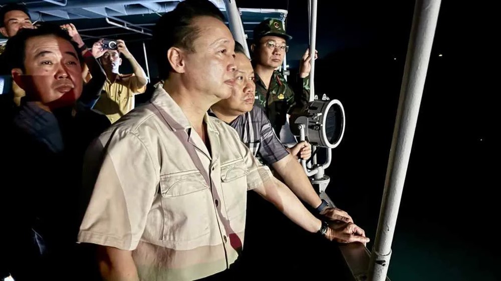 Hình ảnh 1 Phó Thủ tướng Trần Hồng Hà trực tiếp chỉ đạo cứu hộ vụ chìm tàu trên vịnh Hạ Long - ảnh 1