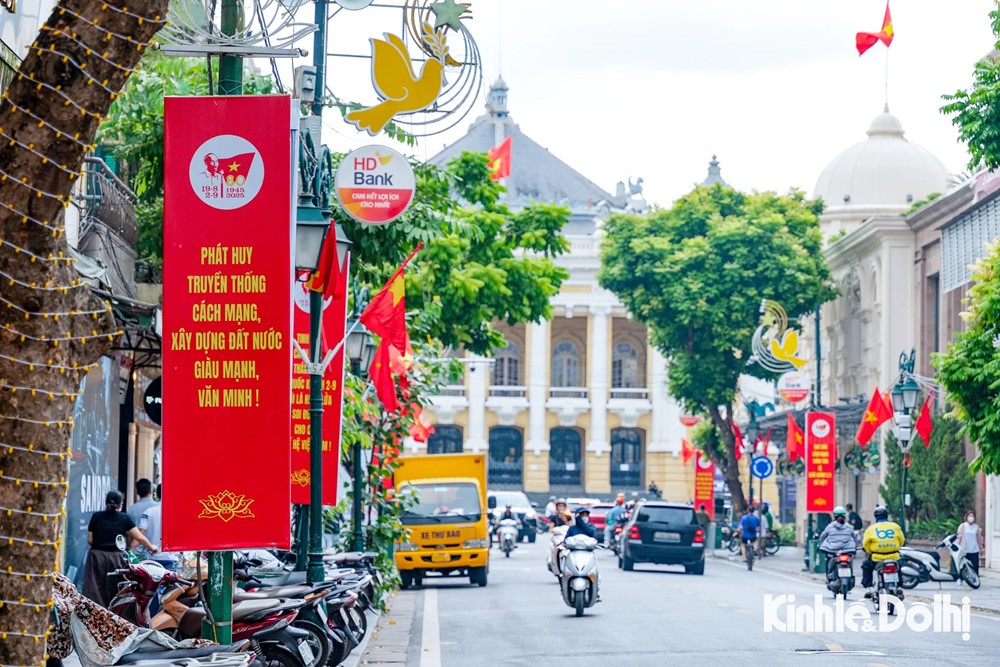 Hà Nội rực rỡ cờ hoa chào mừng 80 năm Quốc khánh - ảnh 11