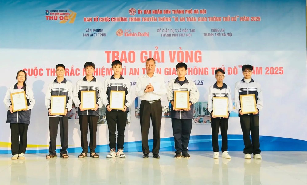 Hình ảnh 1 Tổng kết Chương trình truyền thông "Vì An toàn giao thông Thủ đô" năm 2025 và phát động chương trình năm 2026 - ảnh 1