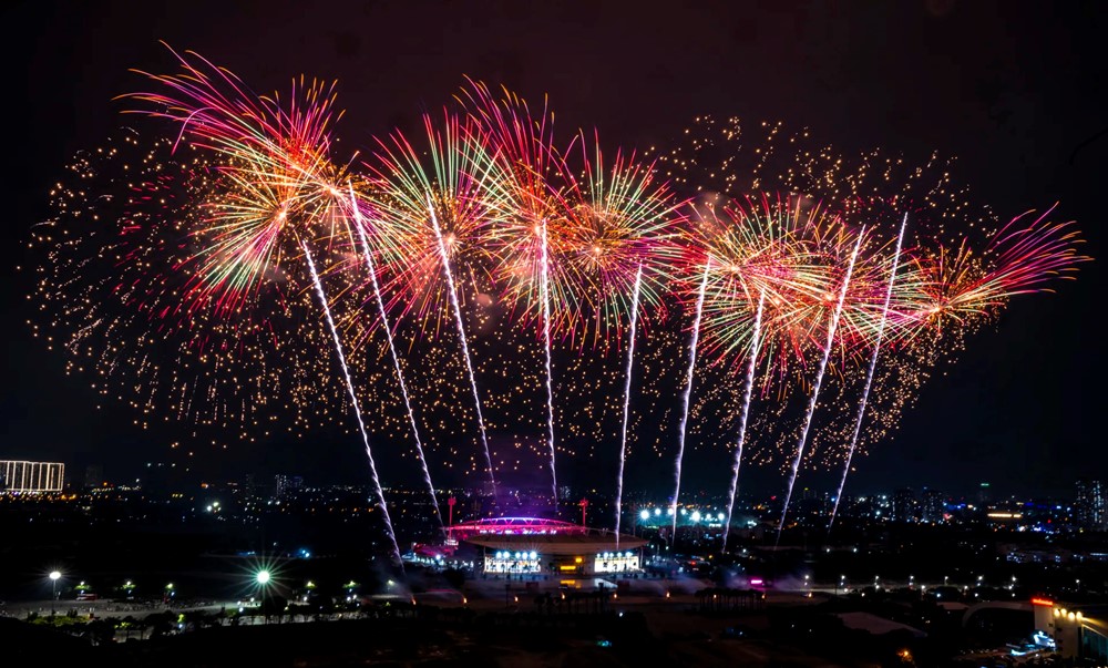 Đêm nghệ thuật “Dưới lá cờ vẻ vang của Đảng”: Đại nhạc hội pháo hoa chưa từng có ở Việt Nam - ảnh 2