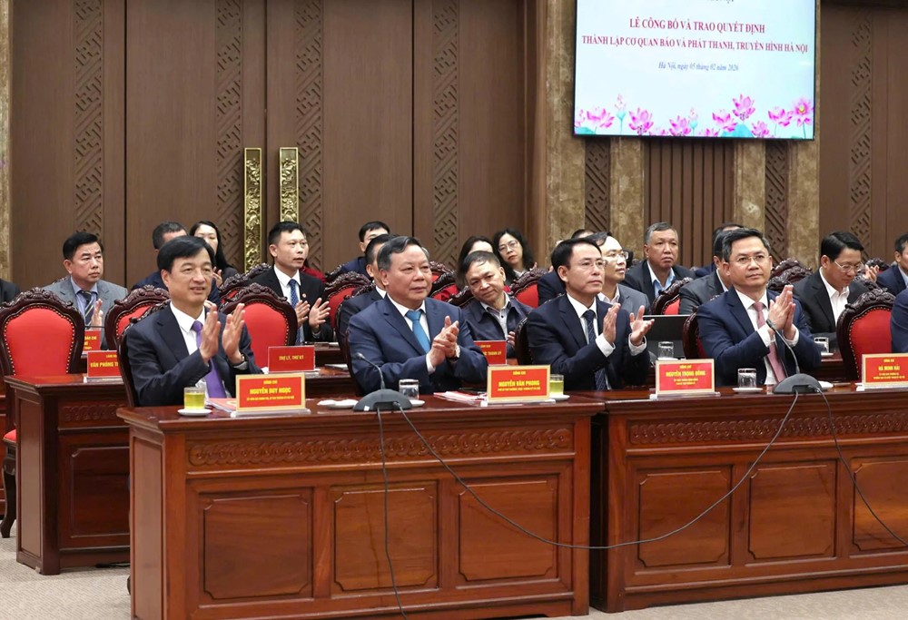 Công bố và trao Quyết định thành lập cơ quan Báo và phát thanh, truyền hình Hà Nội - ảnh 1