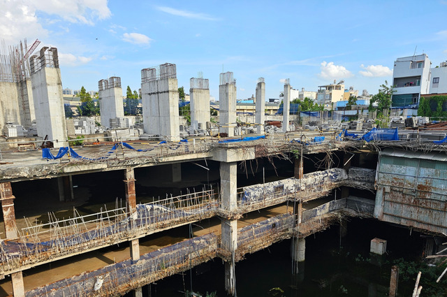 Dù đã thi công phần móng hầm, dự án Lancaster Lincoln tại TP.HCM đã ngưng xây dựng gần 7 năm qua.