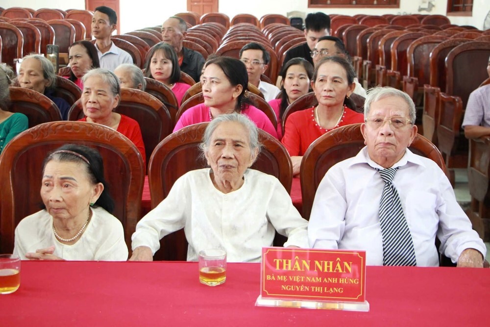 Mẹ Nguyễn Thị Lạng được truy tặng danh hiệu “Bà mẹ Việt Nam anh hùng” - ảnh 2