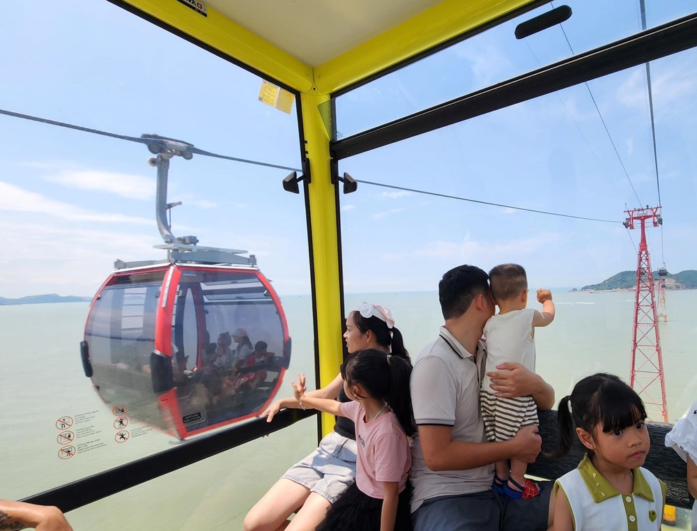 Cáp treo Cửa Hội – Điểm đến mới hút khách tại Cửa Lò, Nghệ An - ảnh 2