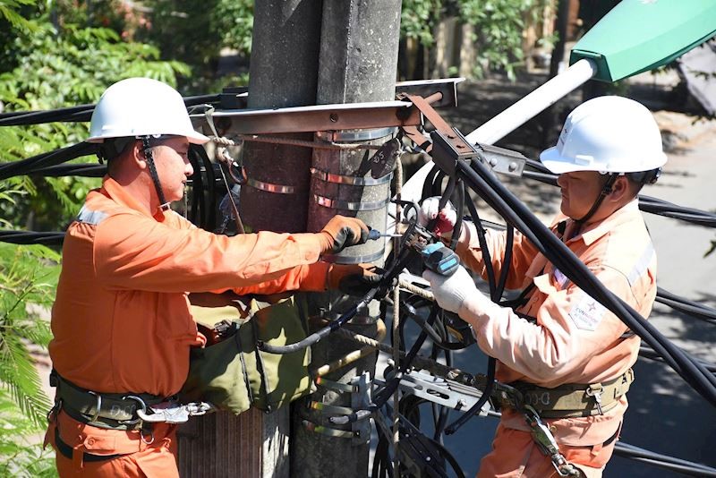 Hà Nội 39 độ, mất điện nhiều nơi: Người dân kêu trời, ngành điện "hô" kiểm tra 24/7 - ảnh 1