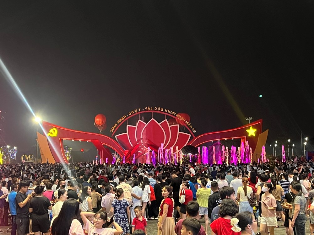 Hơn 230.000 khách check-in Triển lãm thành tựu đất nước quy mô lớn nhất lịch sử - ảnh 9