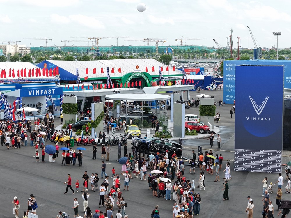 Đón gần 1,2 triệu lượt khách sau 3 ngày mở cửa: Trung tâm Triển lãm Việt Nam “gây sốt” với tiêu chuẩn vận hành chuyên nghiệp - ảnh 8