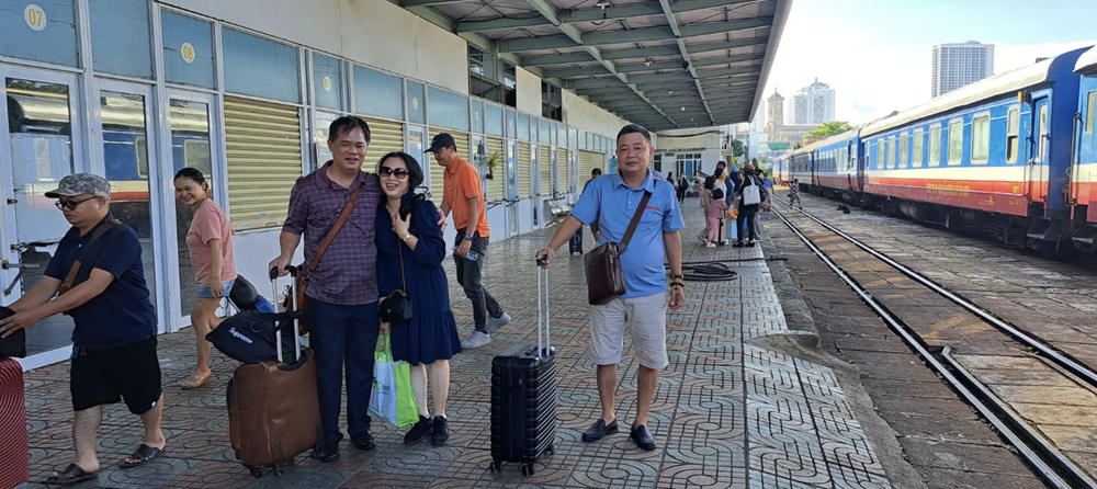 Mua vé tàu Tết Bính Ngọ 2026: Thời gian mở bán, cách mua vé online - ảnh 1