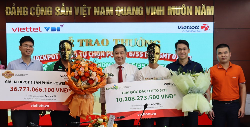 Vietlott trao giải Jackpot 1 Power 6/55 và Độc đắc Lotto 5/35 cho 2 thuê bao Viettel  - ảnh 1