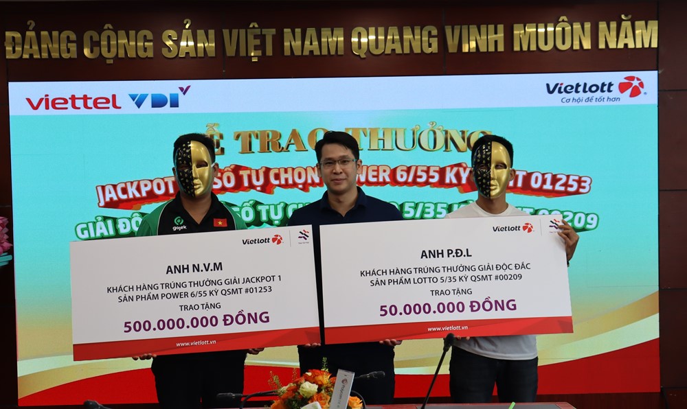 Vietlott trao giải Jackpot 1 Power 6/55 và Độc đắc Lotto 5/35 cho 2 thuê bao Viettel  - ảnh 4