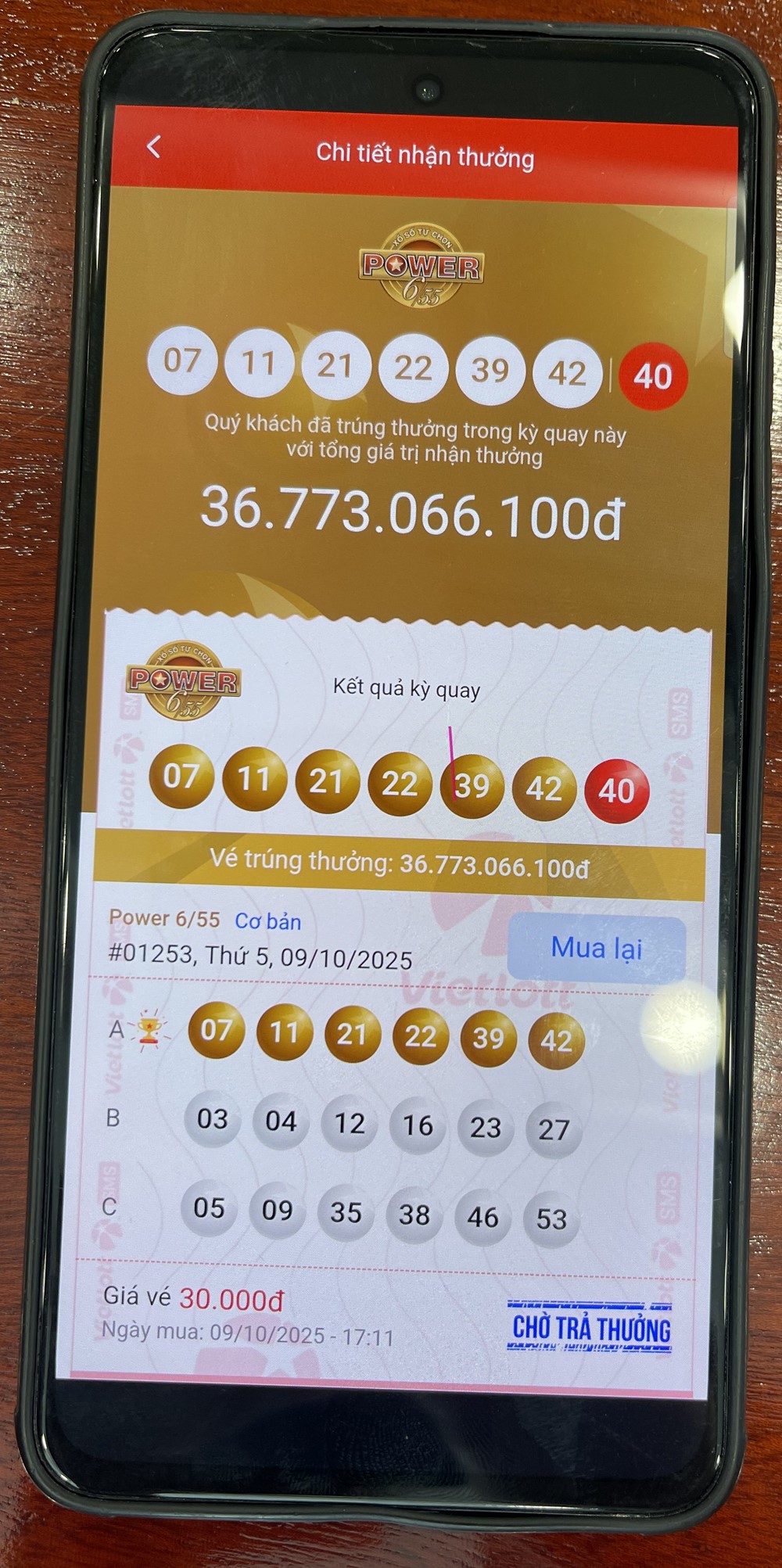 Vietlott trao giải Jackpot 1 Power 6/55 và Độc đắc Lotto 5/35 cho 2 thuê bao Viettel  - ảnh 2