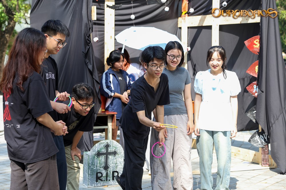 Khám phá không khí sôi động tại sự kiện đồng hành Halloween trường Báo - ảnh 2