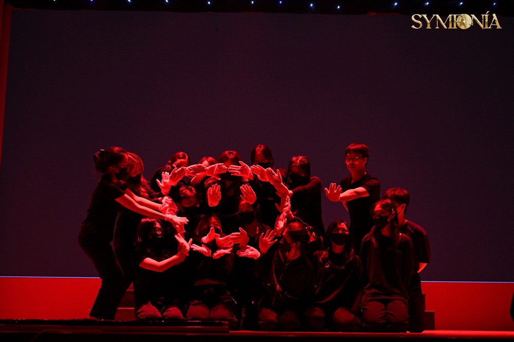 Khám phá sân khấu nghệ thuật của Halloween trường Báo - ảnh 1