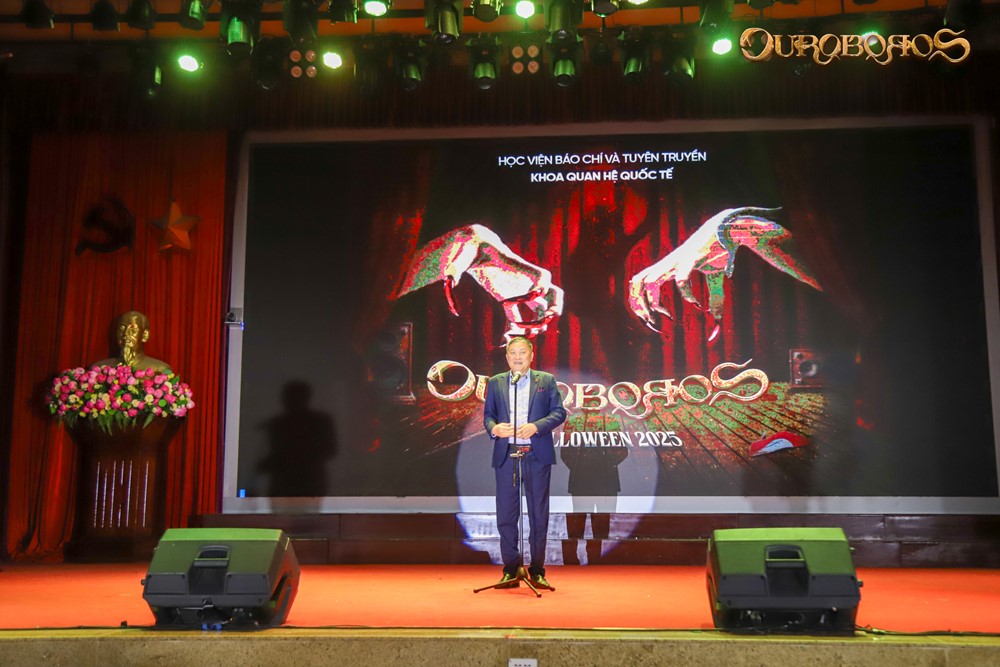 Hòa mình trong không khí náo nhiệt tại đêm hội Halloween trường Báo - ảnh 1