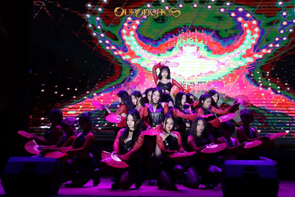 Hòa mình trong không khí náo nhiệt tại đêm hội Halloween trường Báo - ảnh 4