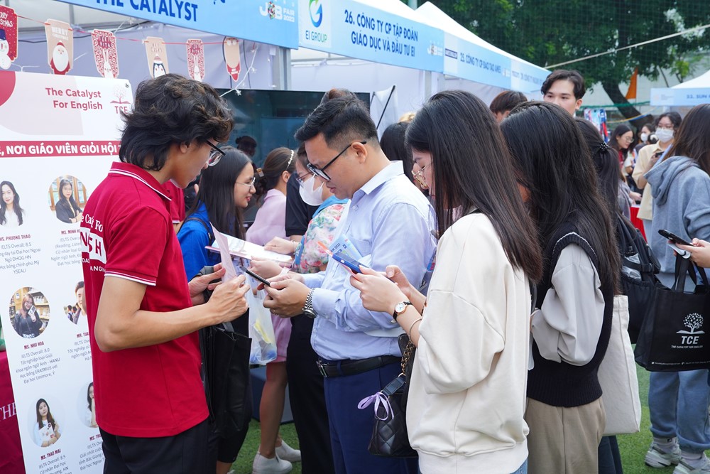 Hơn 3.000 sinh viên tìm kiếm cơ hội việc làm tại HANU Job Fair 2023 - ảnh 2