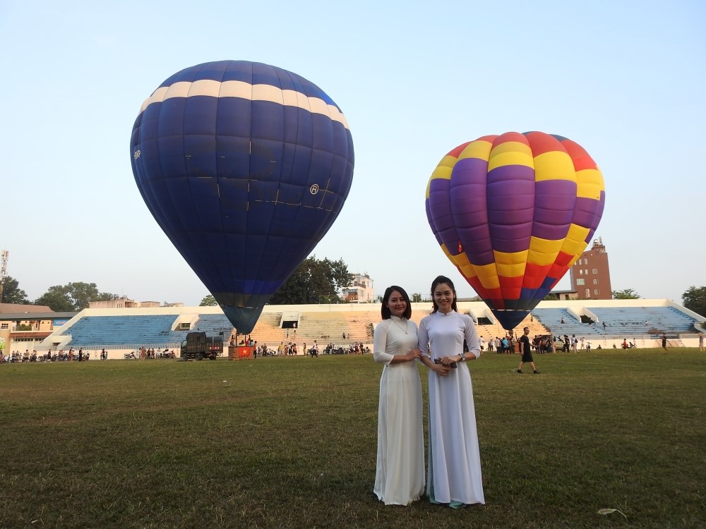 Thị xã duy nhất Việt Nam từng lên thành phố rồi lại xuống thị xã vừa khai trương tour ngắm cảnh trên khinh khí cầu  - ảnh 3