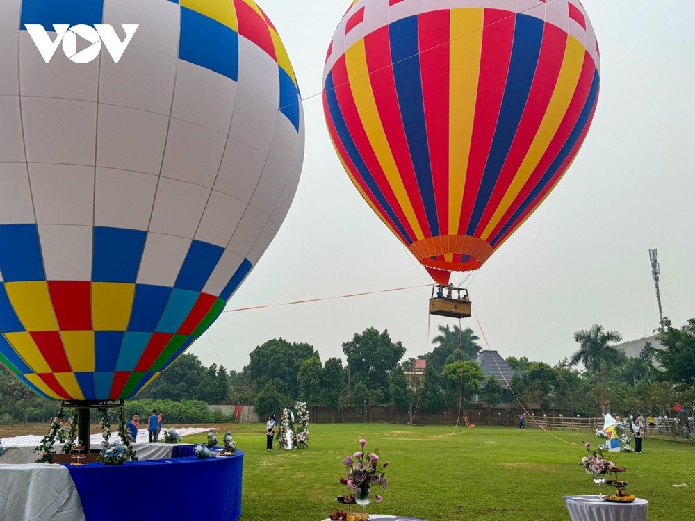 Thị xã duy nhất Việt Nam từng lên thành phố rồi lại xuống thị xã vừa khai trương tour ngắm cảnh trên khinh khí cầu  - ảnh 2