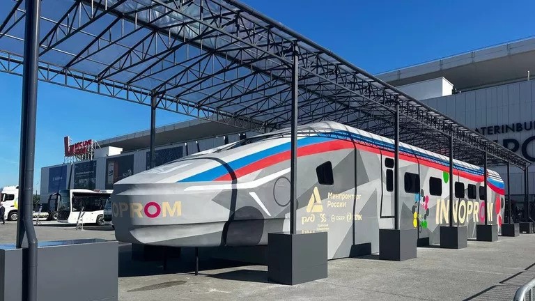 Nga ra mắt mô hình tàu cao tốc đầu tiên, tốc độ tối đa 400 km/h - ảnh 1