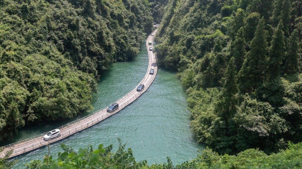 Sử dụng công nghệ Đức, siêu cường châu Á xây cầu nổi ‘lơ lửng’ trên mặt sông mà không cần bắc trụ, xe tải nặng gần 3 tấn vẫn chạy qua ‘ngon ơ’  - ảnh 2