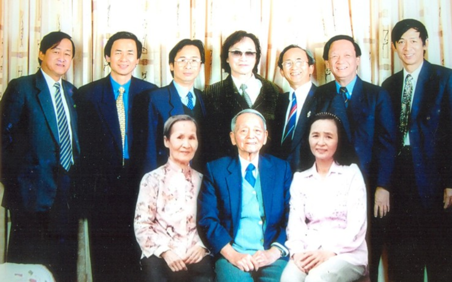 Vị Giáo sư xuất thân trong gia đình đại trí thức nổi tiếng Việt Nam: 19 tuổi đã là giảng viên Đại học, 83 tuổi vẫn miệt mài cống hiến cho giáo dục nước nhà - ảnh 1