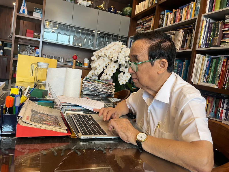 Vị Giáo sư xuất thân trong gia đình đại trí thức nổi tiếng Việt Nam: 19 tuổi đã là giảng viên Đại học, 83 tuổi vẫn miệt mài cống hiến cho giáo dục nước nhà - ảnh 5