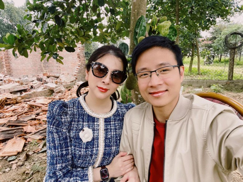 Quán quân giàu có nhất nhì Olympia tiết lộ biệt thự 1.000m2 lộng lẫy trên đất Úc, ba mặt nhìn ra rừng, 'dát' hàng ngàn đèn LED trang hoàng dịp Giáng sinh - ảnh 2