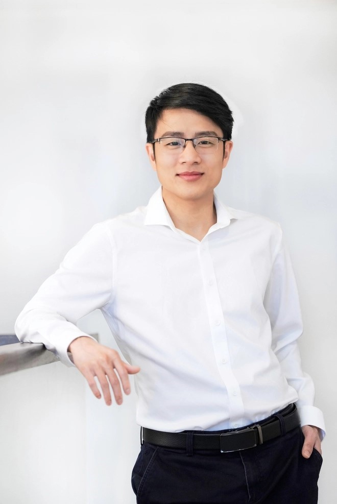 Quán quân giàu có nhất nhì Olympia tiết lộ biệt thự 1.000m2 lộng lẫy trên đất Úc, ba mặt nhìn ra rừng, 'dát' hàng ngàn đèn LED trang hoàng dịp Giáng sinh - ảnh 1