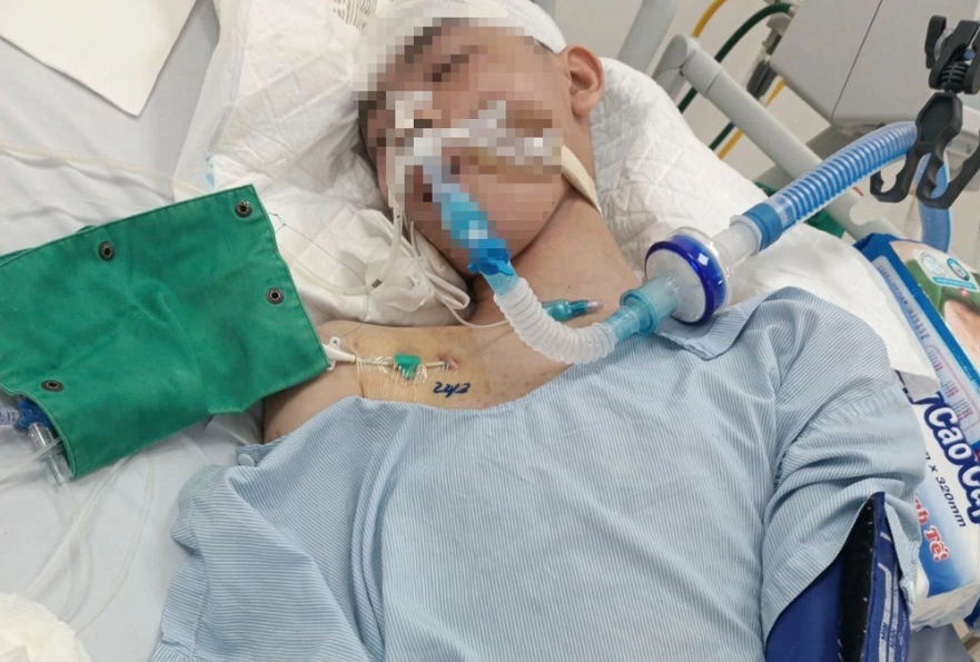 Xót xa phiên tòa xét xử thiếu niên 16 tuổi đánh nam sinh lớp 8 chết não tại Hà Nội: Gia đình nạn nhân đề nghị đổi tội danh, Viện Kiểm sát đề nghị tuyên phạt bị cáo mức án 4-5 năm tù - ảnh 4