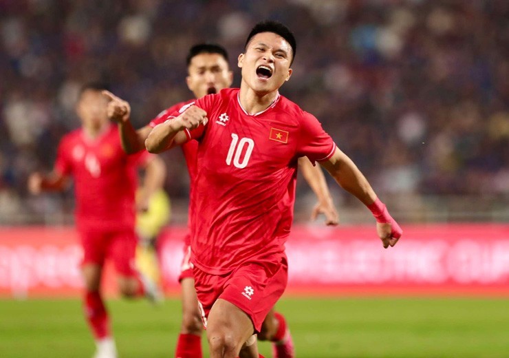 Việt Nam vô địch ASEAN Cup 2024 với tỷ số chung cuộc 5-3 trước ‘Voi chiến’ Thái Lan, chính thức nâng cúp vàng lần thứ 3 sau 6 năm làm lên lịch sử - ảnh 1