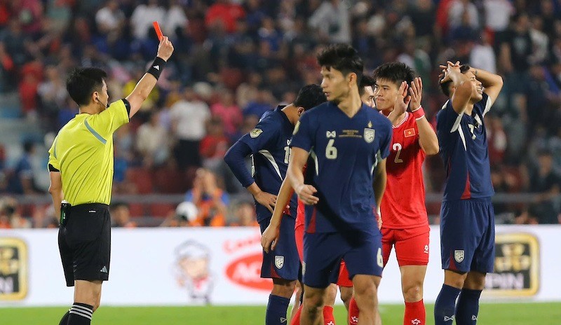 Việt Nam vô địch ASEAN Cup 2024 với tỷ số chung cuộc 5-3 trước ‘Voi chiến’ Thái Lan, chính thức nâng cúp vàng lần thứ 3 sau 6 năm làm lên lịch sử - ảnh 3