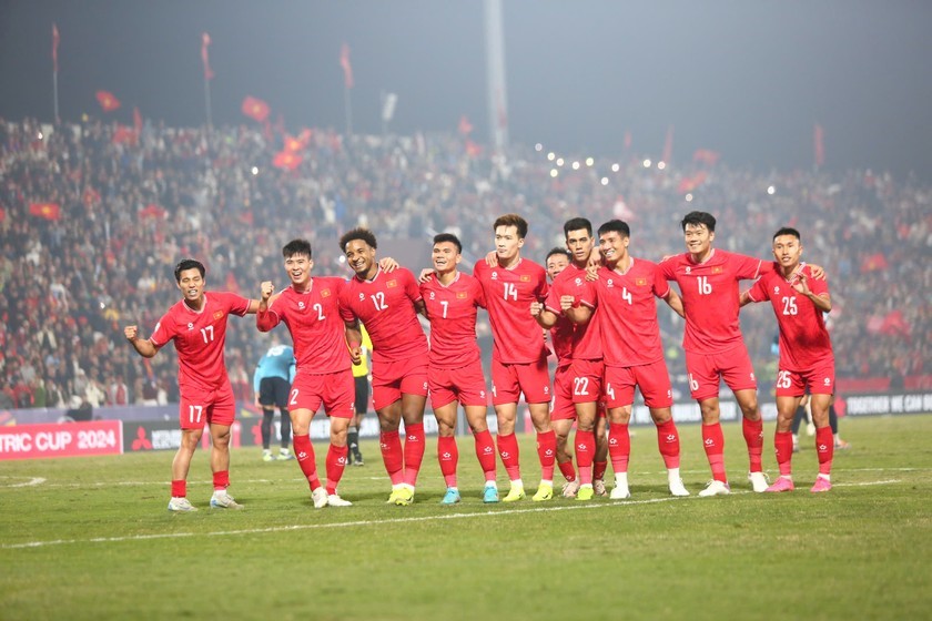 Việt Nam vô địch ASEAN Cup 2024 với tỷ số chung cuộc 5-3 trước ‘Voi chiến’ Thái Lan, chính thức nâng cúp vàng lần thứ 3 sau 6 năm làm lên lịch sử - ảnh 4
