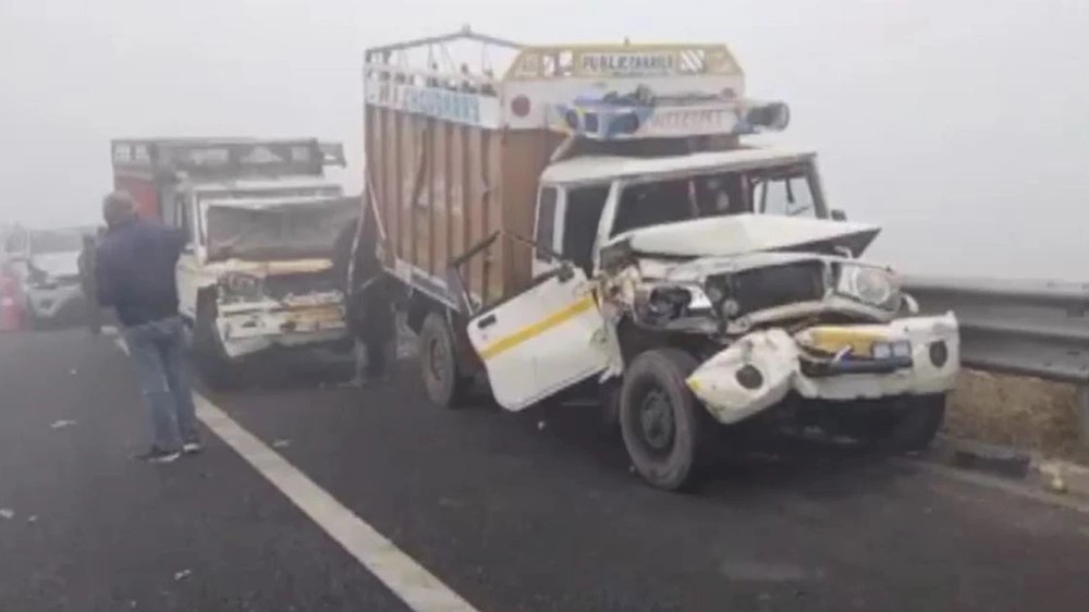 Sương mù dày đặc gây tai nạn liên hoàn trên cao tốc: 10 phương tiện va chạm, 6 người bị thương - ảnh 1