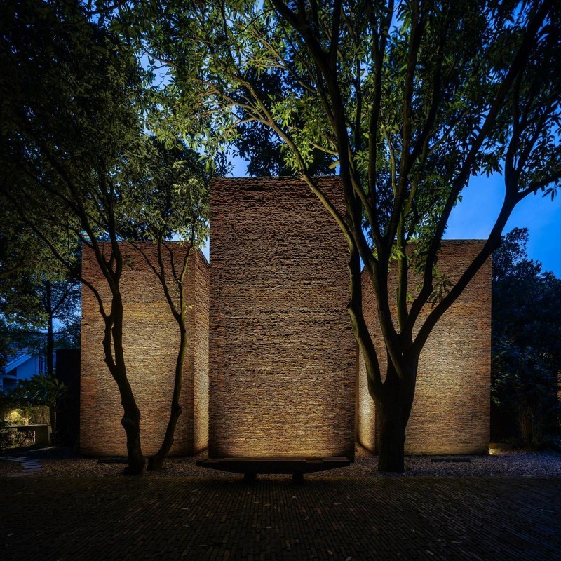 Danh hài nổi tiếng khắp Việt Nam mất tới 8 năm sưu tầm 5 triệu viên ngói cổ, xây biệt phủ rộng 5.000m2: Được Tạp chí Ý đánh giá là dự án kiến trúc tốt nhất thế giới - ảnh 6