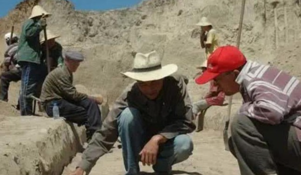 Thi công tuyến đường sắt huyết mạch, tìm thấy mộ cổ 2.000 năm chứa ‘quốc bảo’ cùng loạt báu vật quý giá - ảnh 2